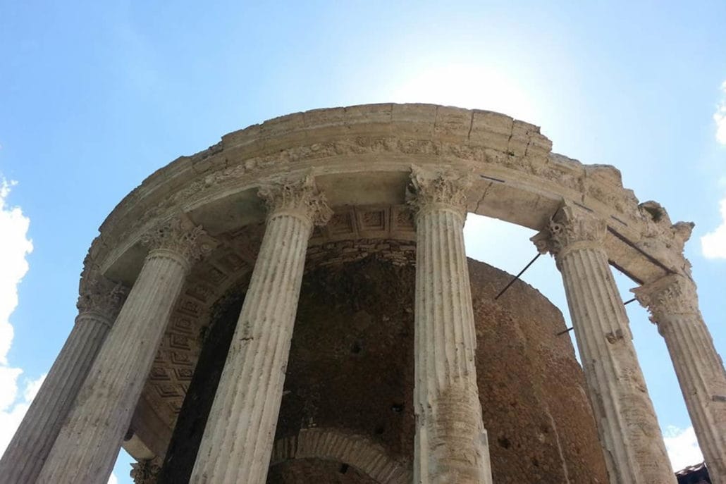 Il Tempio della Sibilla visto dall'interno, Tivoli